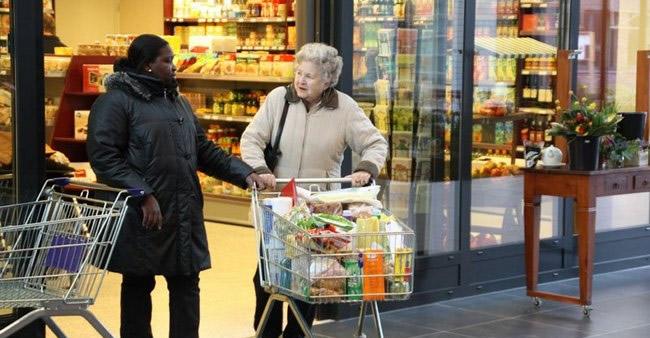 Asilo é coisa do passado: conheça a vila holandesa projetada para idosos com Alzheimer