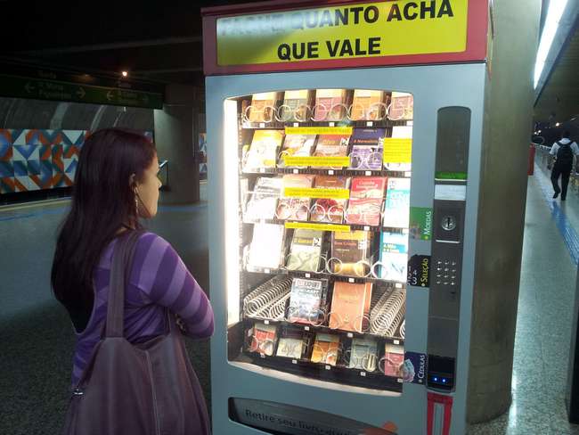 awebic-maquina-livros-de-graca-1