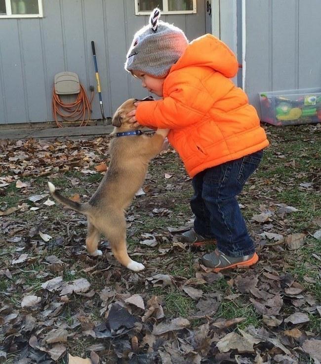 Não importa se esses dois acabaram de se conhecer, porque por essa cena a gente já pode dizer que eles serão amigos para sempre. <3