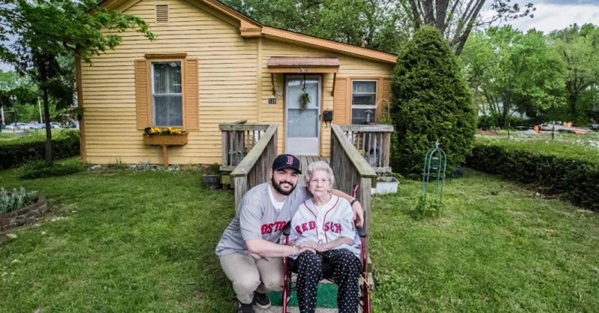 Veja como um jovem está lutando para manter uma senhora de 104 anos segura em casa