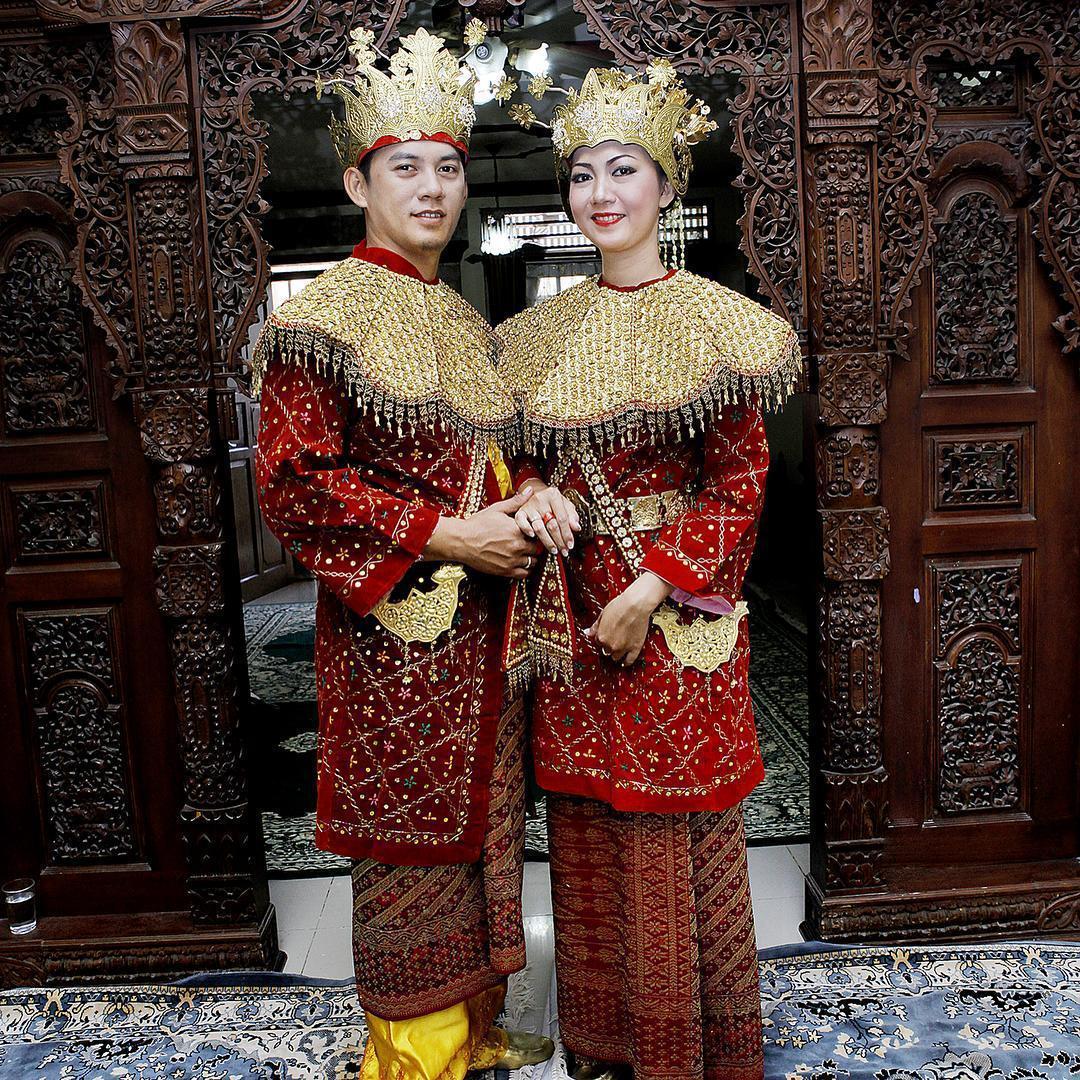 Trajes tradicionais de casamento na Indonésia