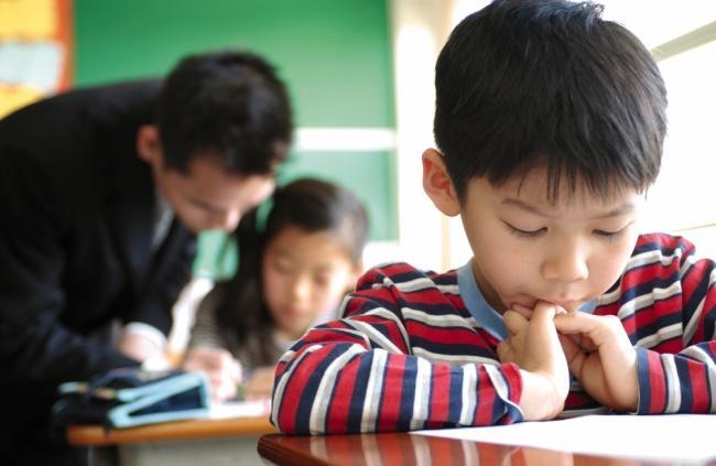 alunos japoneses participando de uma oficina