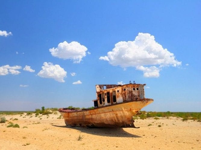 Fotos incríveis de cemitério de navios abandonados no Uzbequistão (9)