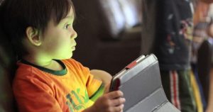 Se você deixa seu iPad com seus filhos no almoço, este texto é para você