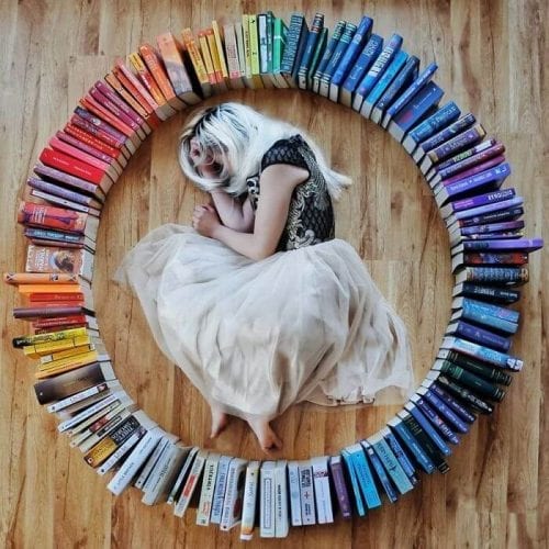 fotos criativas com livros (30)