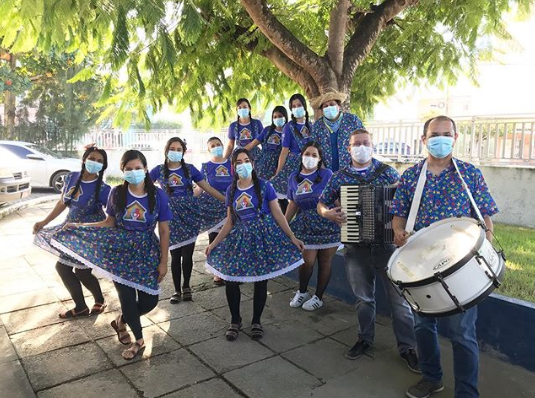 medicos-tocam-para-pacientes