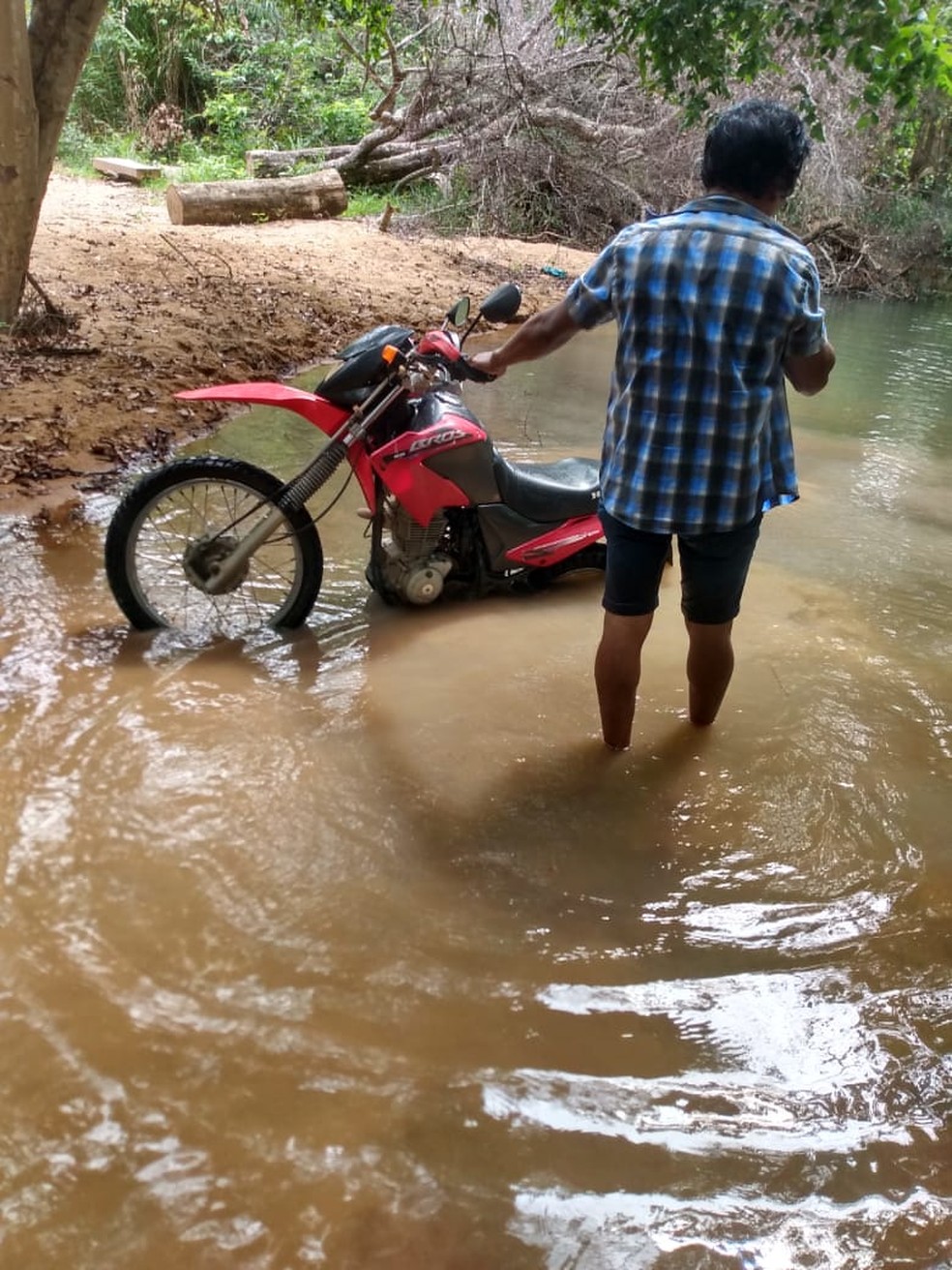 professor-indigena-percorre-30-km