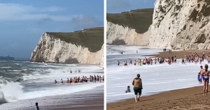 VÍDEO: Trabalhando em equipe e de forma heróica, banhistas salvam homem que se afogava