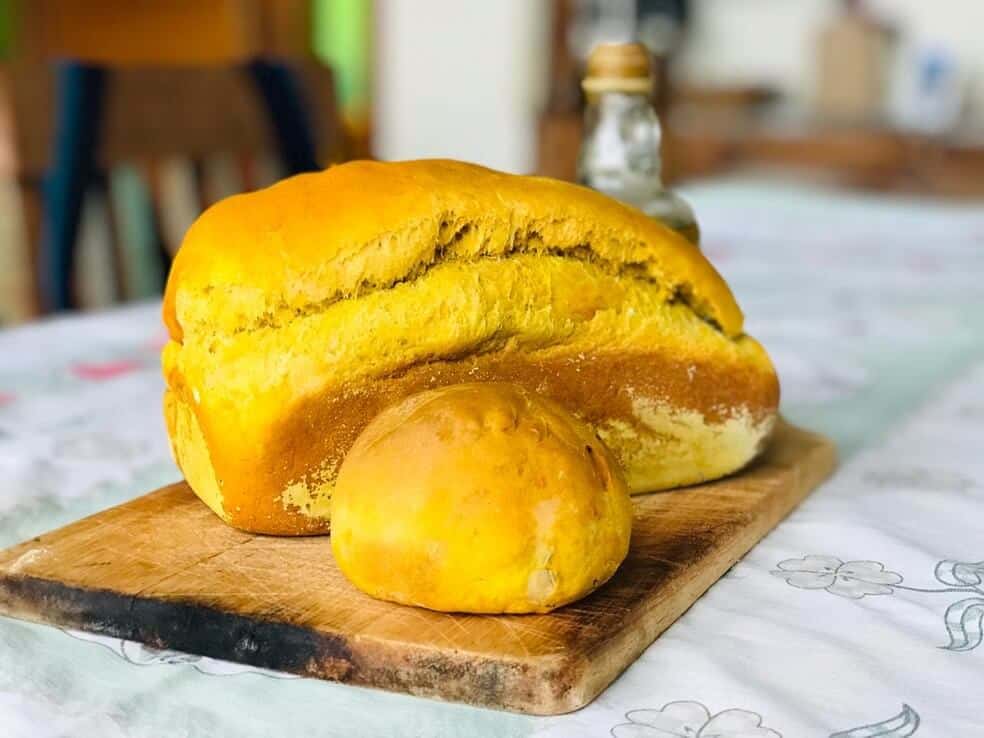 Garoto de 13 anos trabalha por um ano vendendo pães e consegue dinheiro para realizar seu sonho