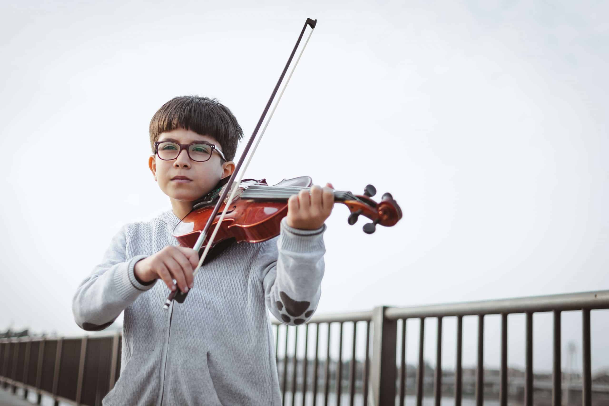 benefícios-crianças-instrumentos-musicais