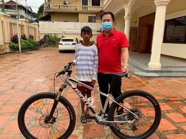 Competição de mountain bike mostra foto de campeão e determinação SUPERA sua humildade do vencedor!