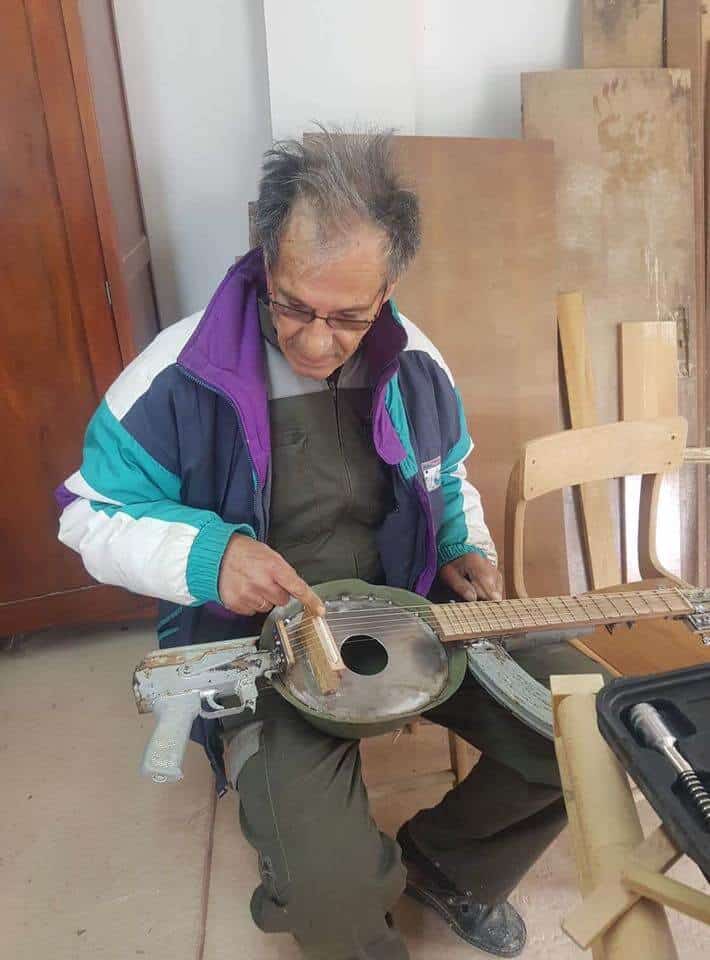 INSPIRAÇÃO: Artista cria projeto para transformar armas em instrumentos musicais