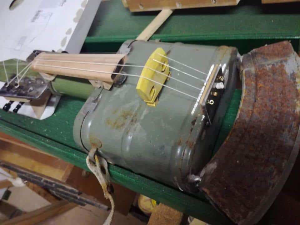 INSPIRAÇÃO: Artista cria projeto para transformar armas em instrumentos musicais