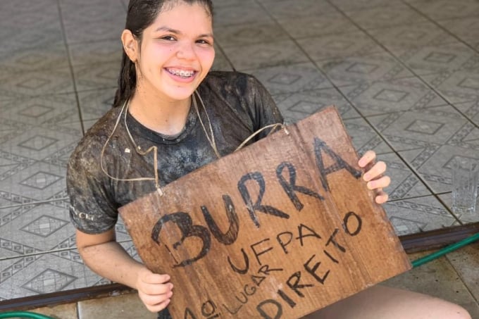 Jovem de escola pública que vive em periferia consegue 1º lugar em direito