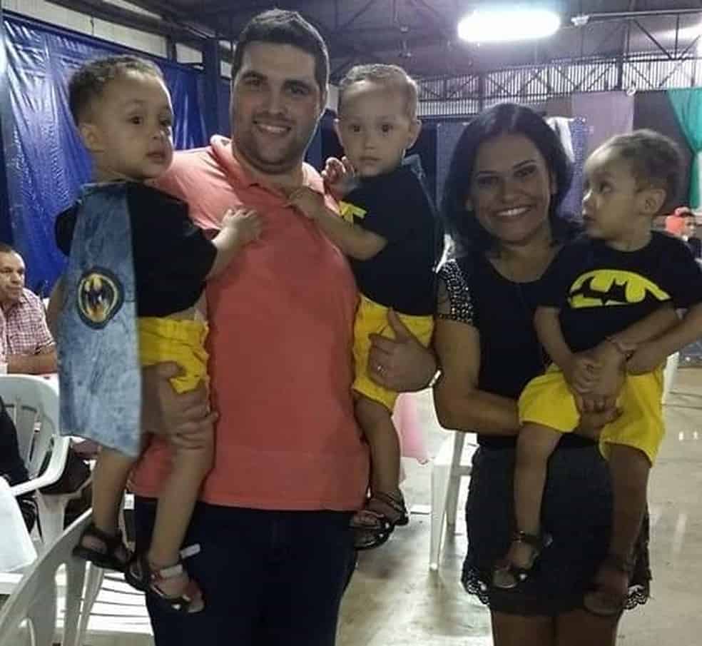 Depois de perder os pais, a avó e a tia, trigêmeos é acolhido por tio e recebe doações até do exterior