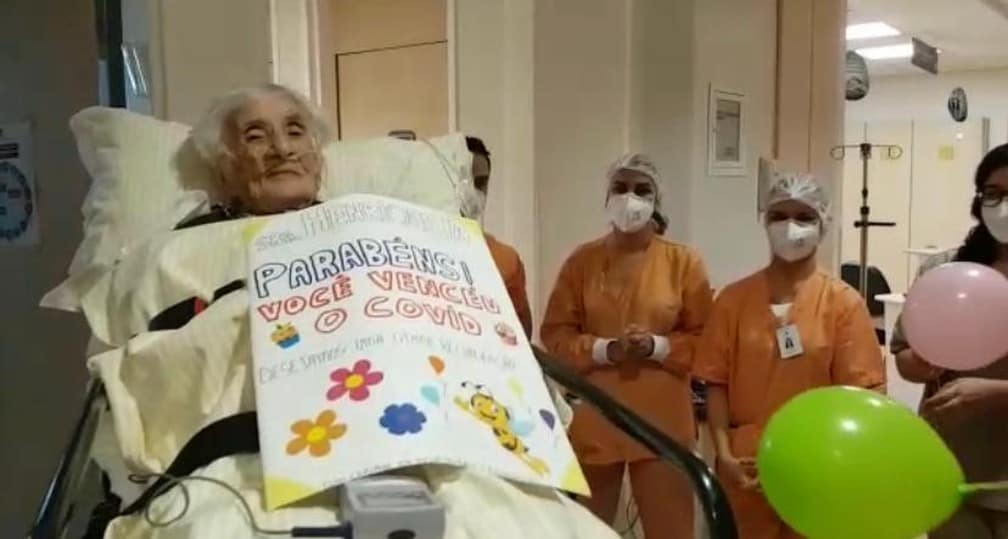 Com 110 anos, idosa se recupera da Covid-19 e volta para casa com celebração