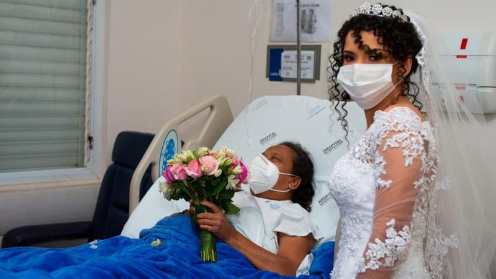 EMOCIONANTE: noiva visita mãe internada antes de se casar