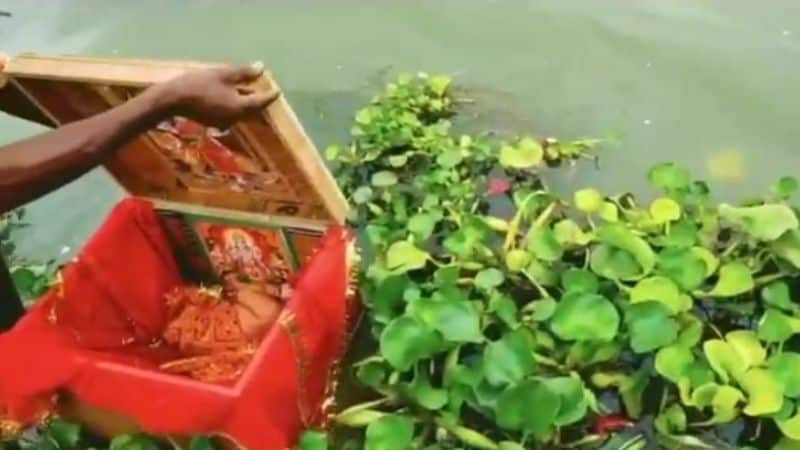 Barqueiro resgata bebê que boiava dentro de caixa em rio