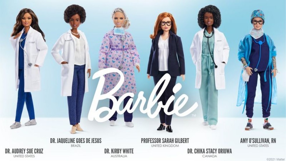 Biomédica brasileira ganha sua versão Barbie como homenagem