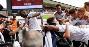 Jogadores homenageiam garoto com paralisia cerebral na arquibancada