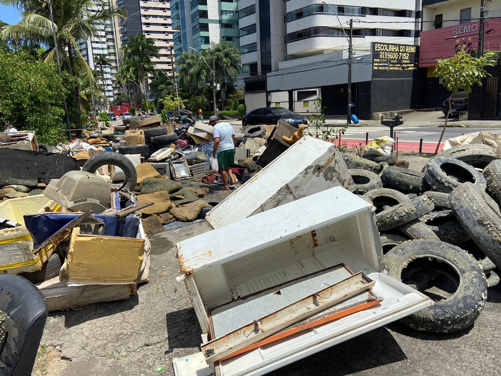 Gincana consegue remover 18 toneladas de lixo de rio