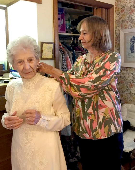 Juntos há 77 anos, casal ganha festa de casamento que não tiveram