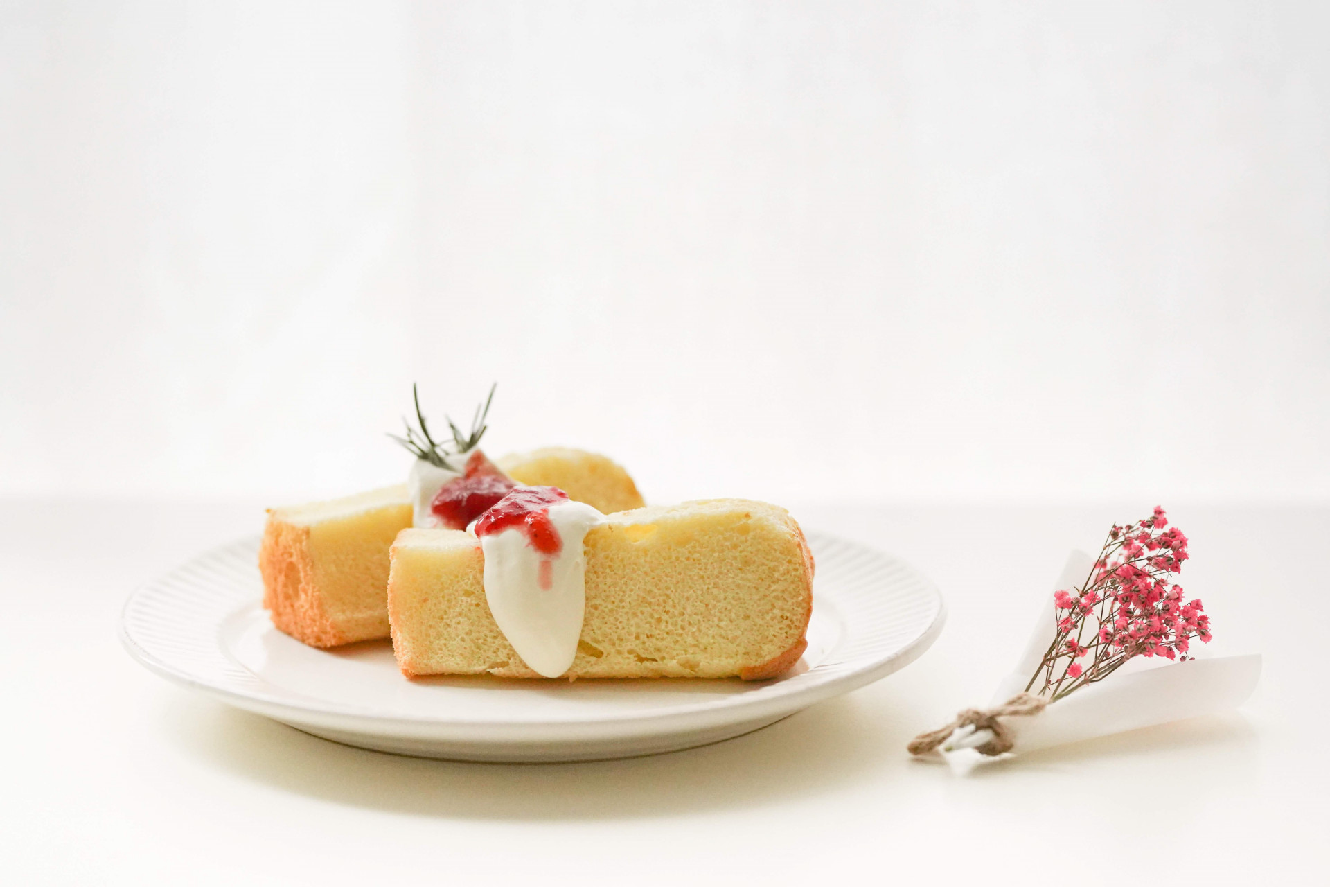 Bolo de pão de queijo: prático e delicioso DEMAIS!