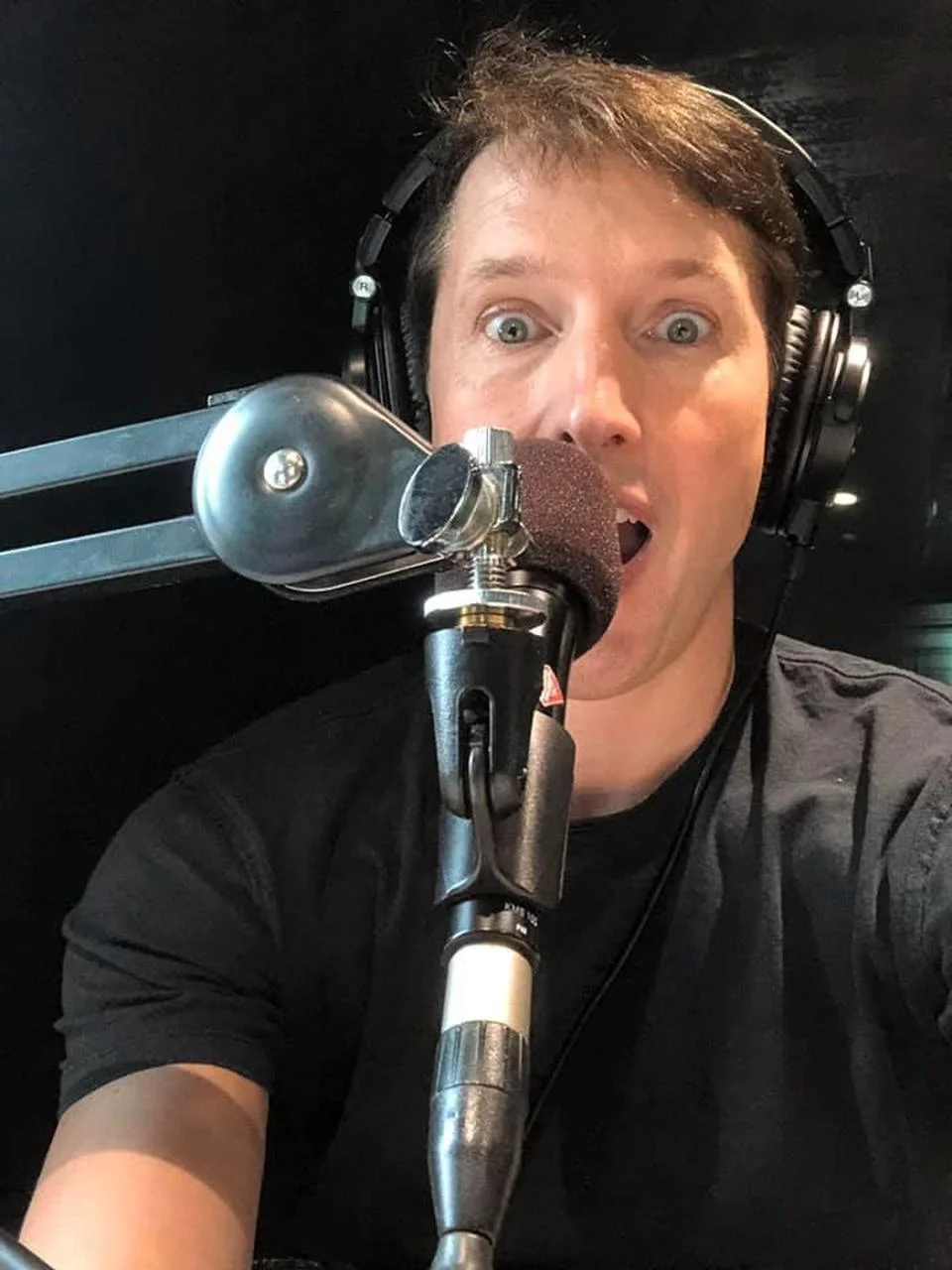 James Blunt canta 'coração cachorro' e arrepia brasileiros