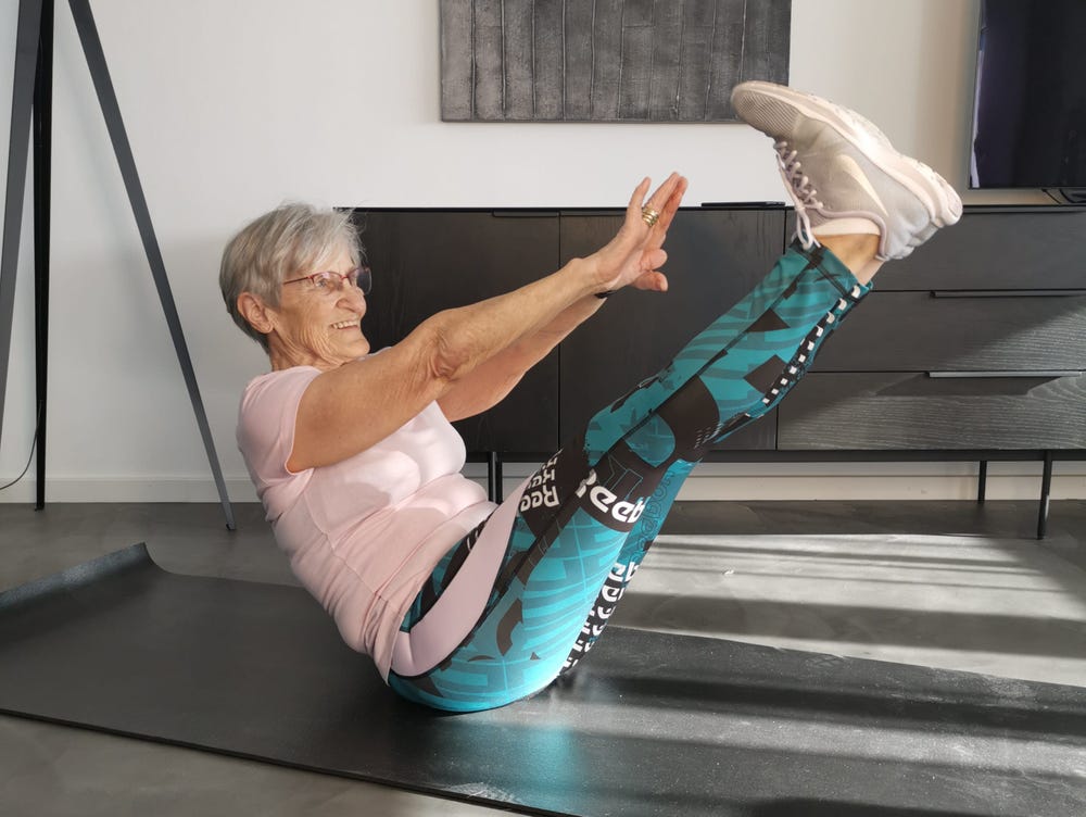 Com 82 anos, idosa se torna inspiração fitness do mundo inteiro