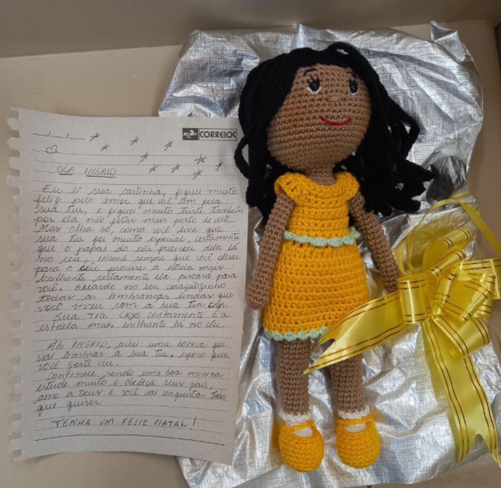 Menina agradece 'boneca morena' que ganhou para lembrar de falecida tia