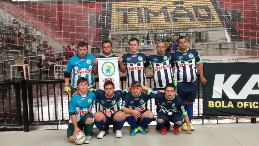 Time de futsal dá show de inclusão formado por jogadores com Down