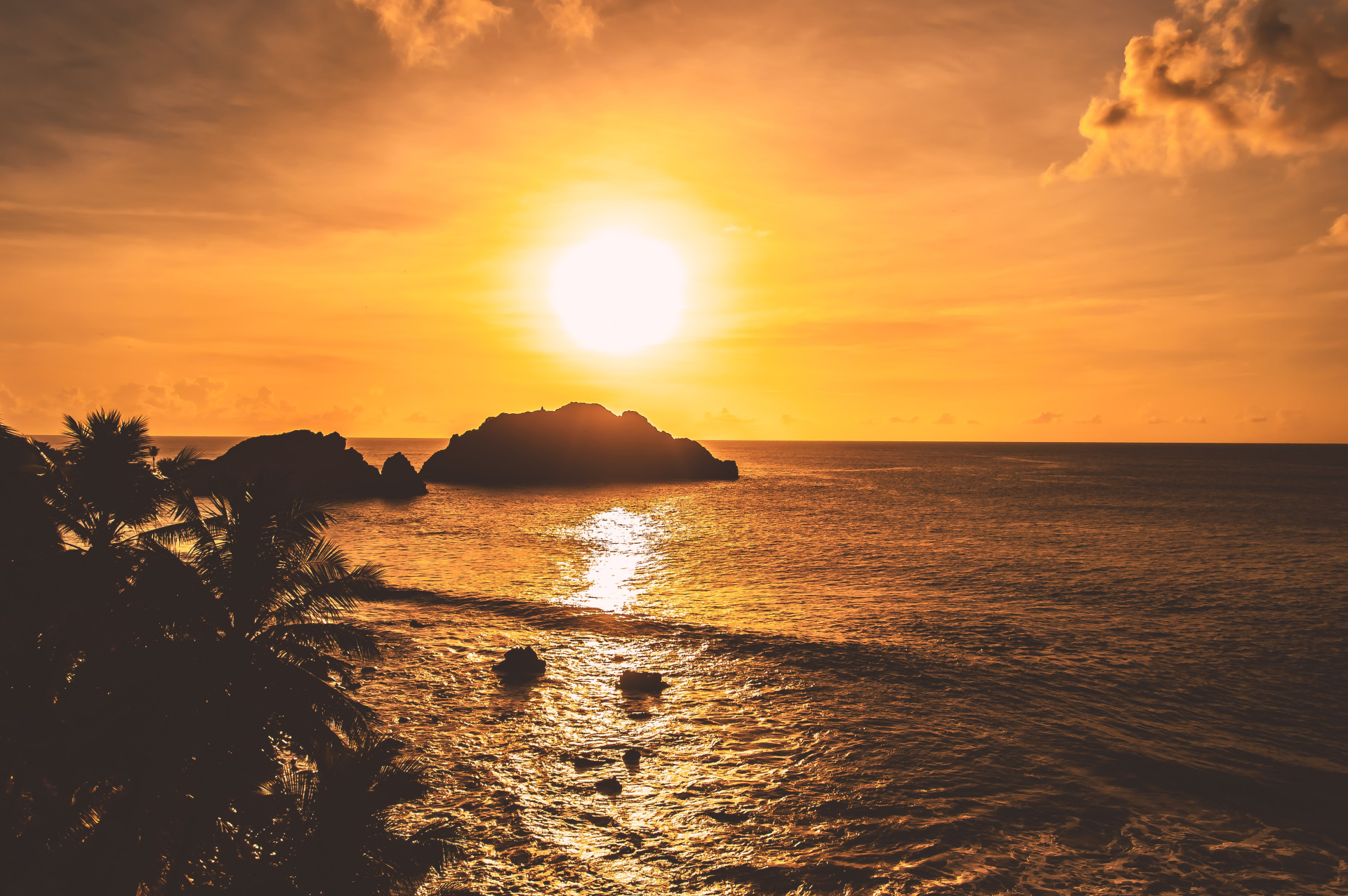 Baía do Sancho: uma das coisas mais lindas que há em Fernando de Noronha (Imagens: Unsplash)