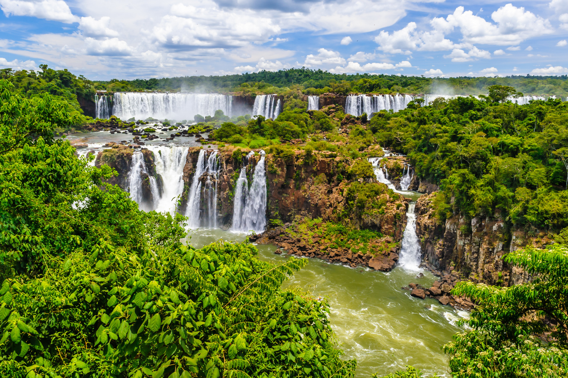 A lista com os melhores destinos para viajar em Abril está pronta, vem conferir (Fotos: Unplash)