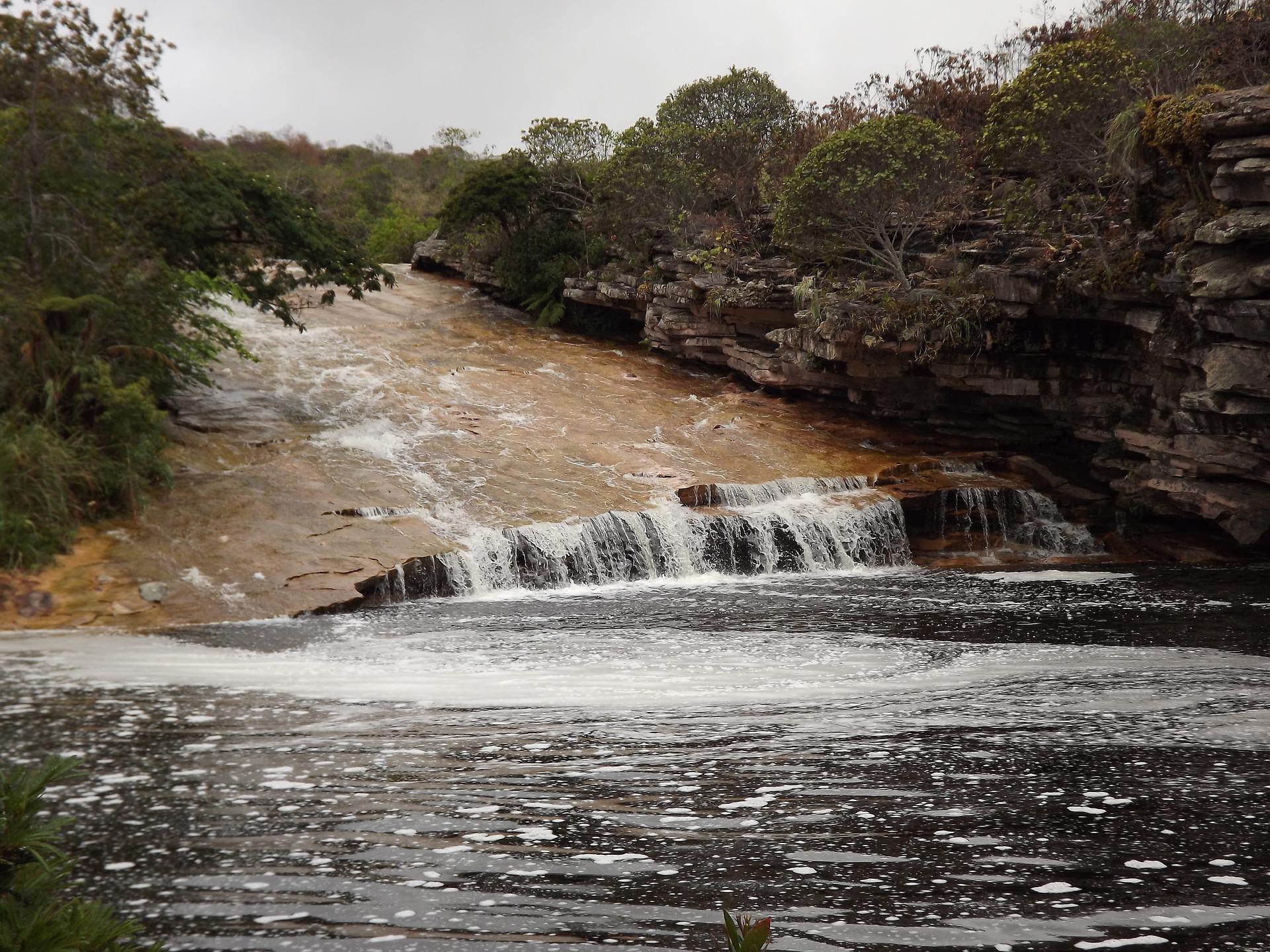 12 praias de água doce para visitar aqui no Brasil e conseguir relaxar de verdade (Imagens: Pixabay)