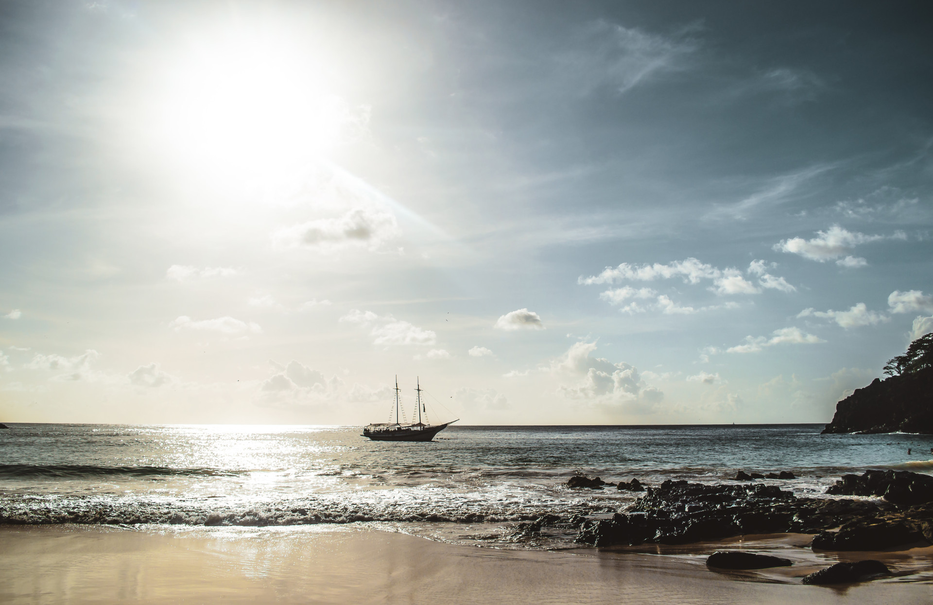 A melhor praia brasileira para visitar em AGOSTO: é mais um Caribe brasileiro para sua lista (Imagens: Unsplash)