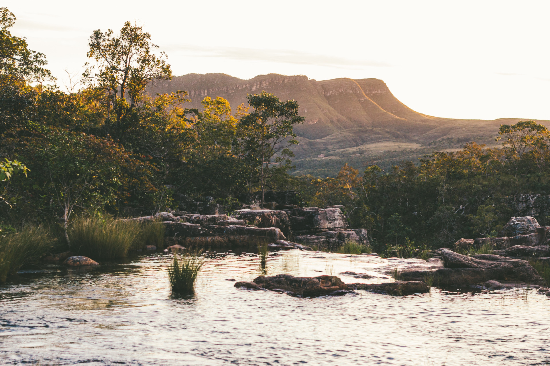 Viajar em Agosto e pagar bem pouquinho? Esse é o melhor destino BRASILEIRO para você (Imagens: Unsplash)