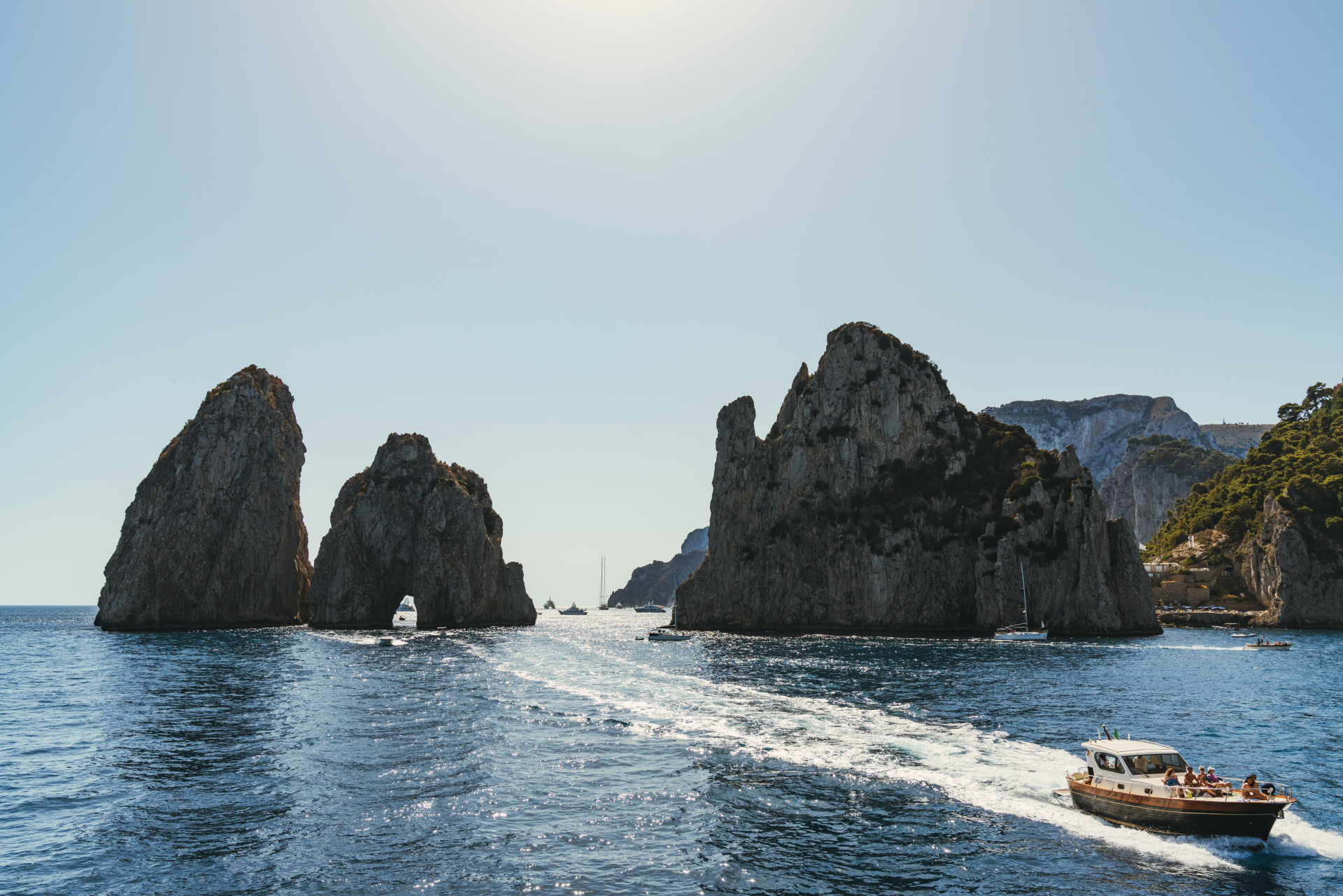 Gruta Azul em Capri: destino perfeito para uma experiência de viagem INESQUECÍVEL (Imagens: Unsplash)