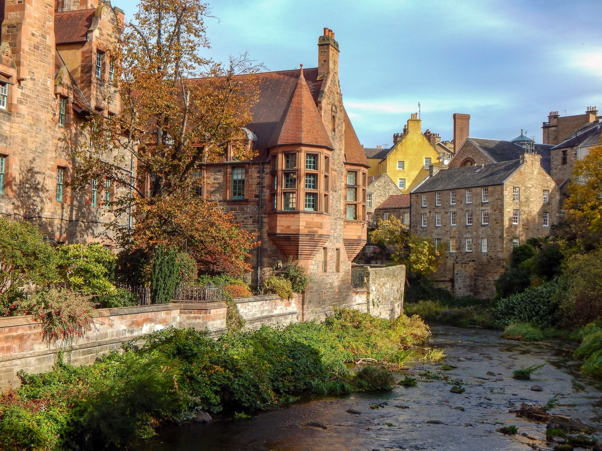 25 motivos para viajar a Edimburgo: prove as culturas e histórias mais impactantes da história (Imagens: Unsplash)