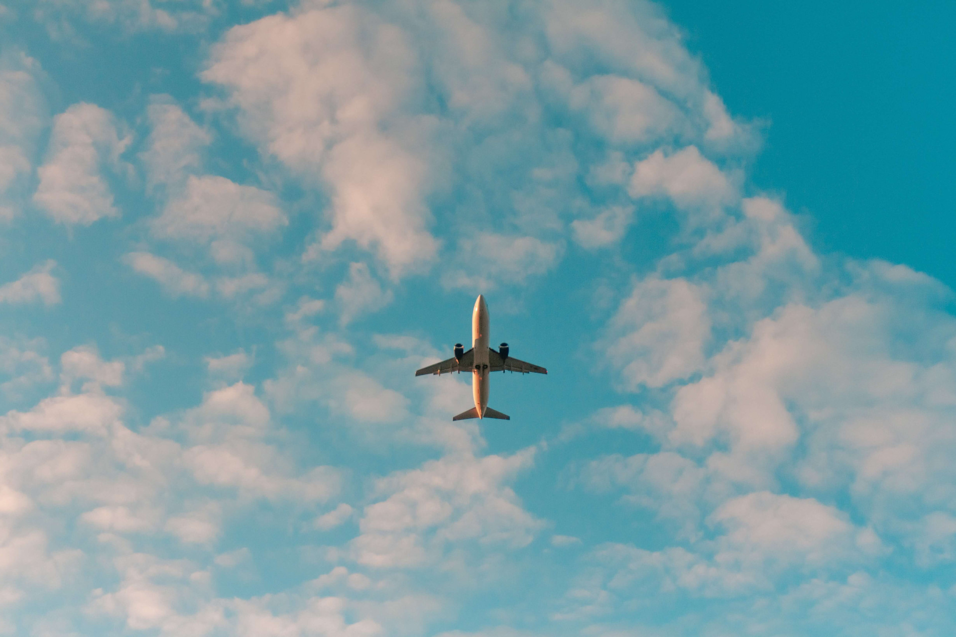 Listamos coisas que você NÃO PODE levar no avião; dê adeus aos problemas no embarque (Imagens: Unsplash)