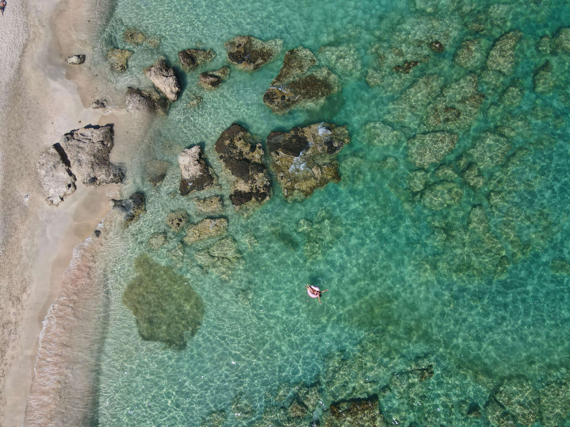 Praia de Elafonisi: onde fica essa praia difícil de acreditar que existe? (Imagens: Unsplash)