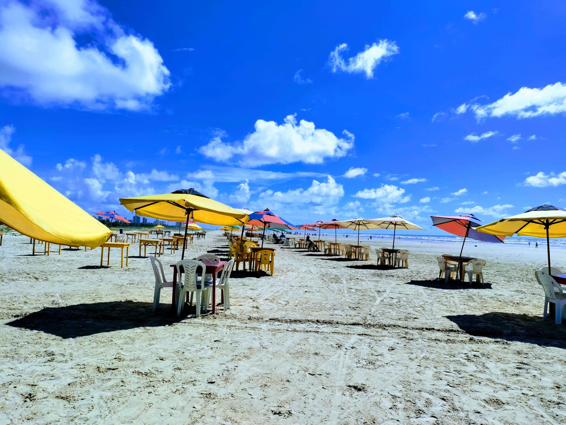 Essa praia de Aracaju é o destino da sua próxima viagem: você vai amar cada trajeto (Imagens: Unsplash)