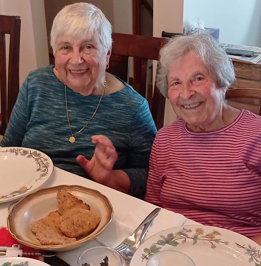 Após 75 anos longe, amigas que se conheceram em navio de imigração se reencontram