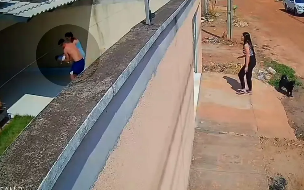 Aproveitando dia de folga, bombeiro encontra bebê engasgada e consegue salvar sua vida