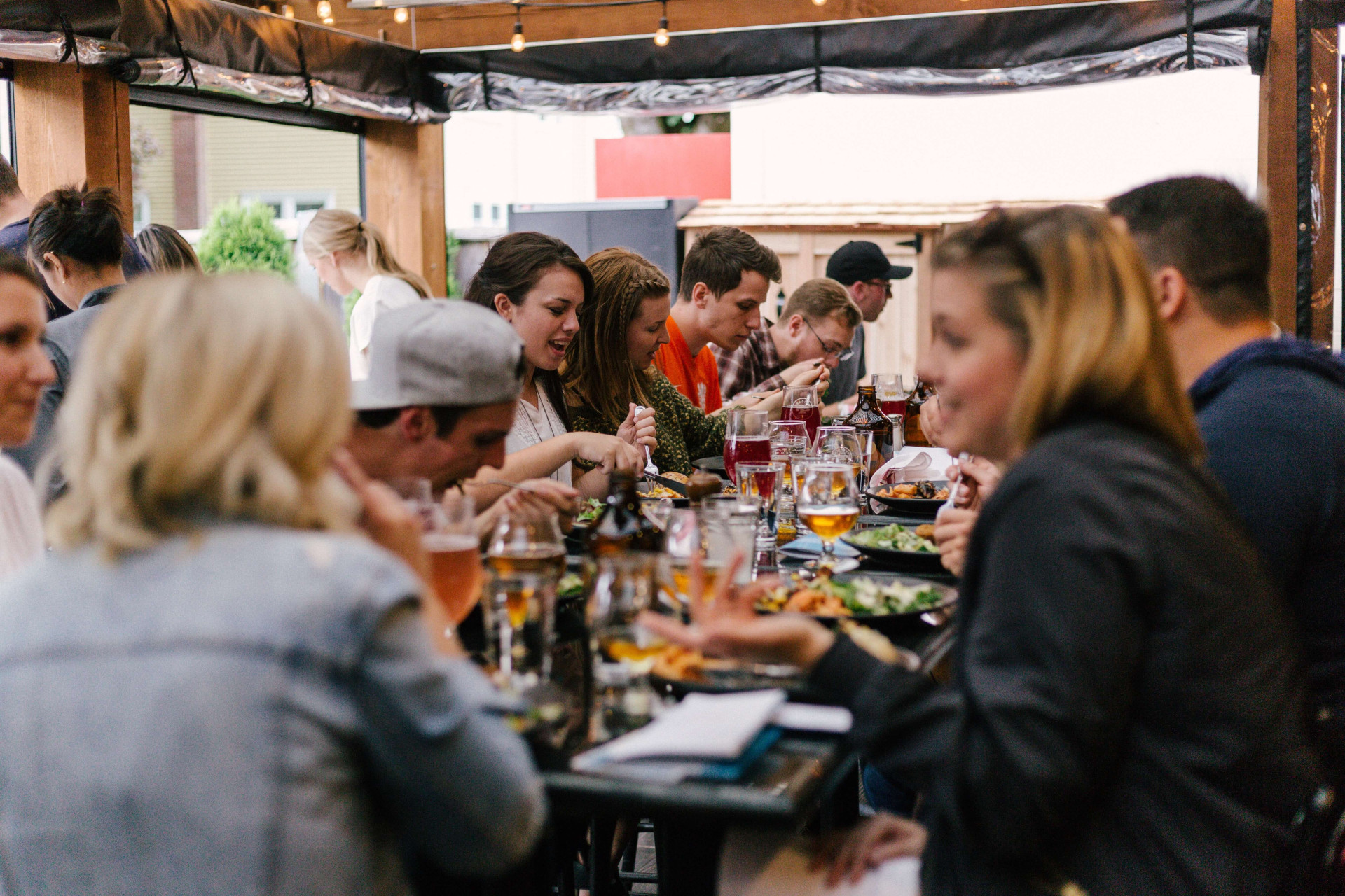 12 restaurantes em Campina Grande para deixar sua viagem ainda mais especial (Imagens: Unsplash)