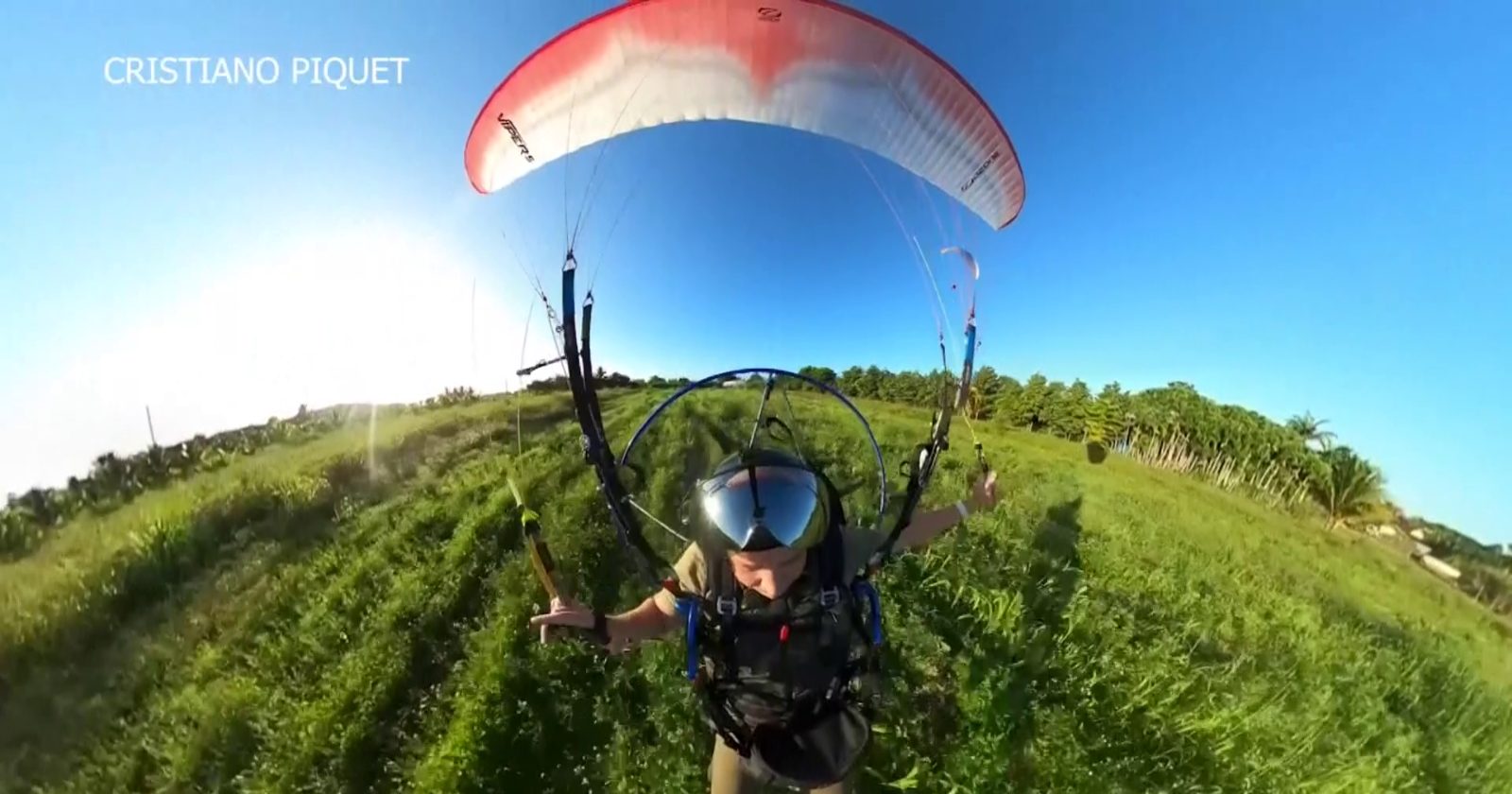 “Anjo” desce do céu de paramotor e ajuda a salvar mulher que sofreu acidente