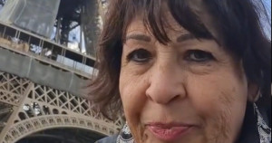 Senhorinha viraliza no TikTok com vídeo fofo aos pés da Torre Eiffel: sonho realizado