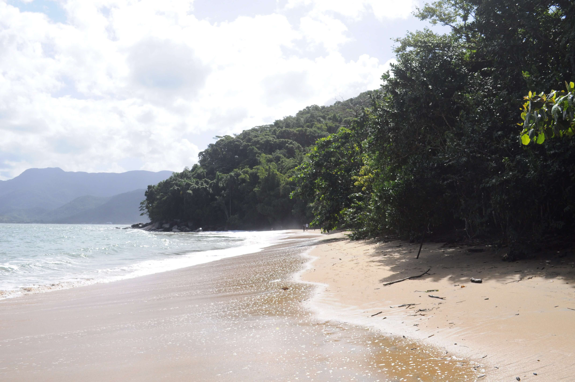 Quer visitar um pedacinho do paraíso? Pegue o destino para A Gruta que Chora e tenha a viagem dos sonhos (Imagens: Unsplash)