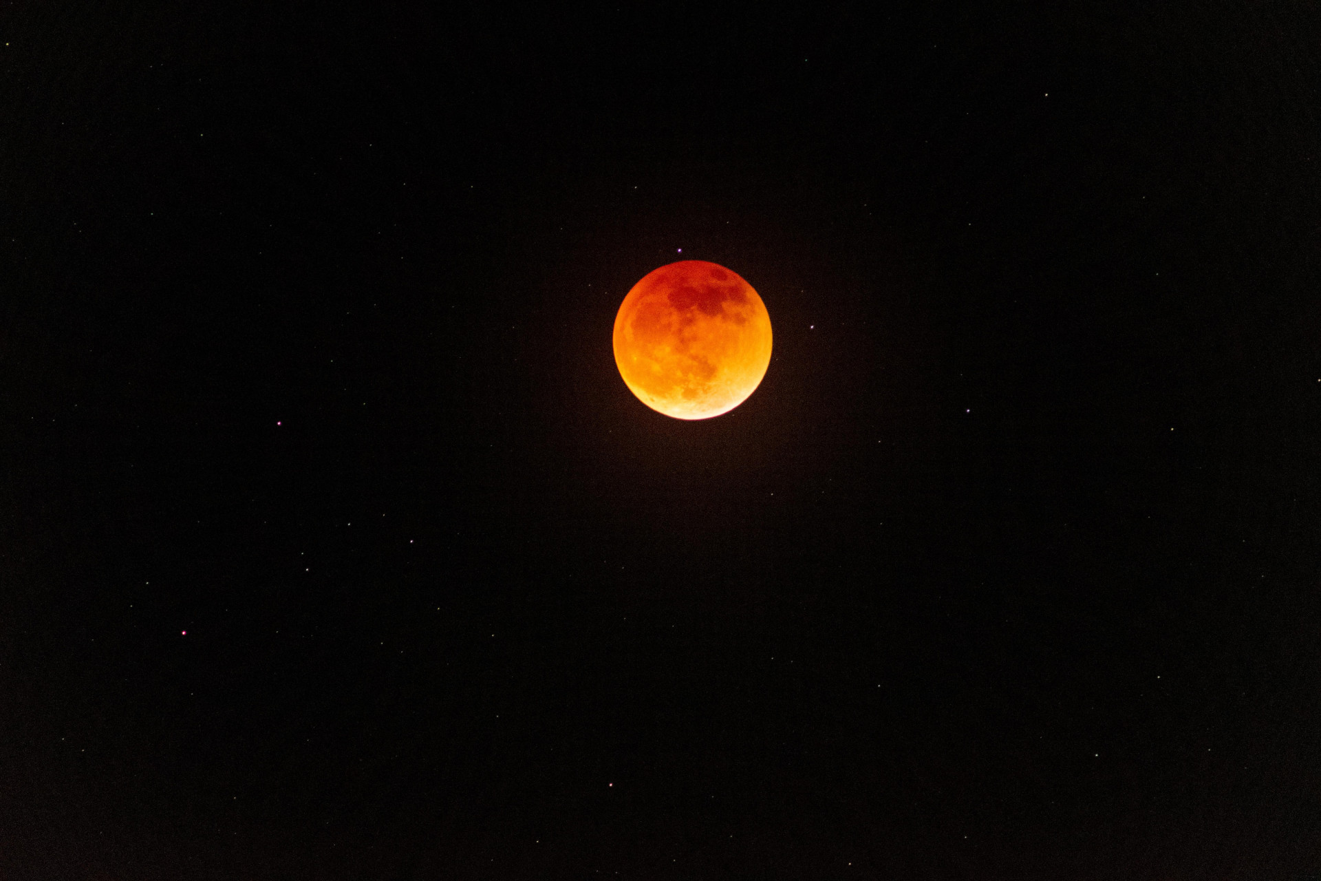 Eclipse Lunar em Touro conseguirá transformar algumas áreas da sua vida; APROVEITE (Imagens: Unsplash)