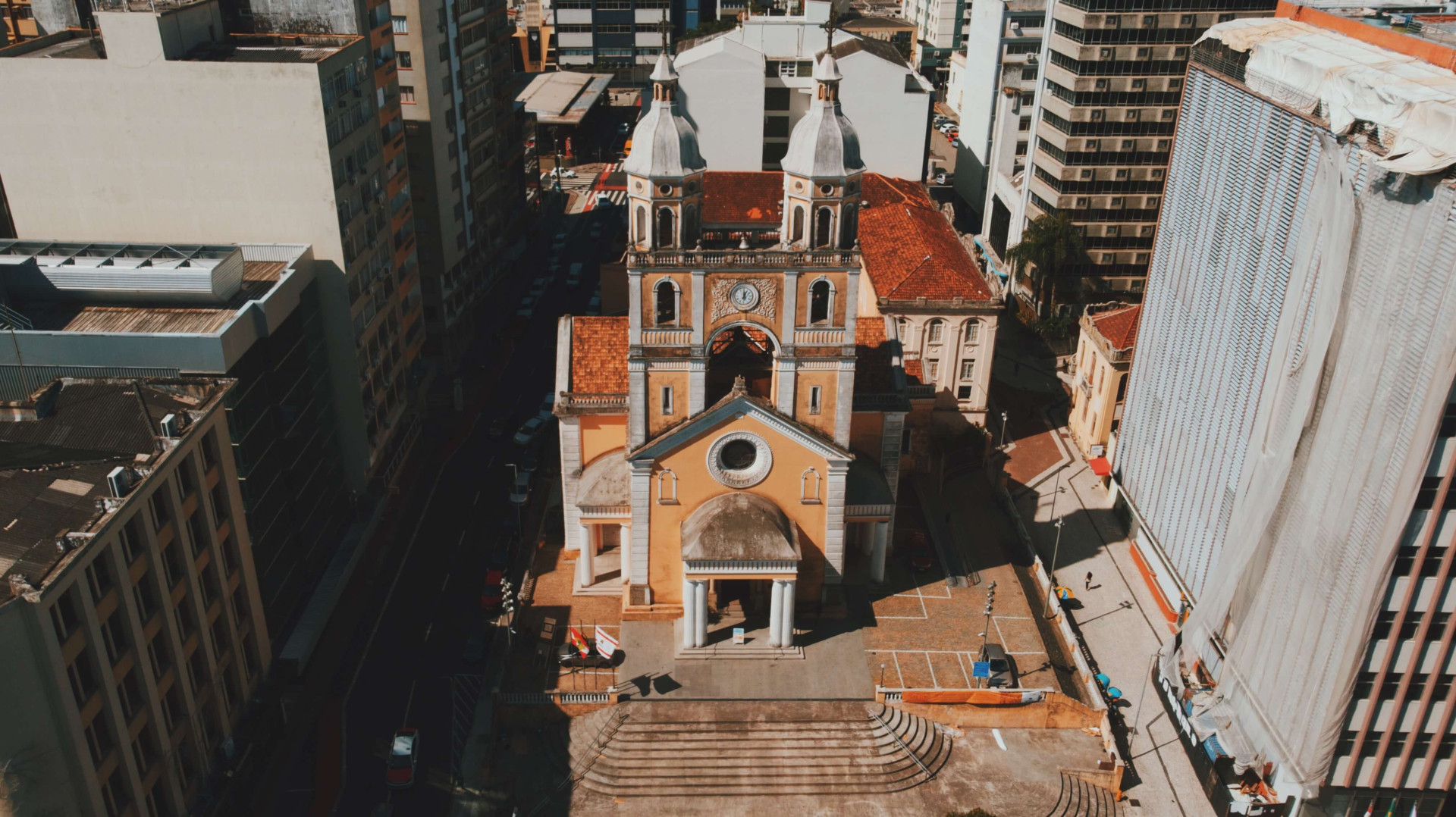 Os 14 melhores bairros para morar em Florianópolis e nunca mais pensar em mudança na vida (Imagens: Unsplash)