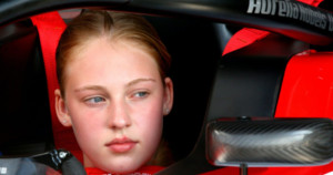 Brasileira de 15 anos é a nova piloto da Ferrari; conheça Aurelia Nobels